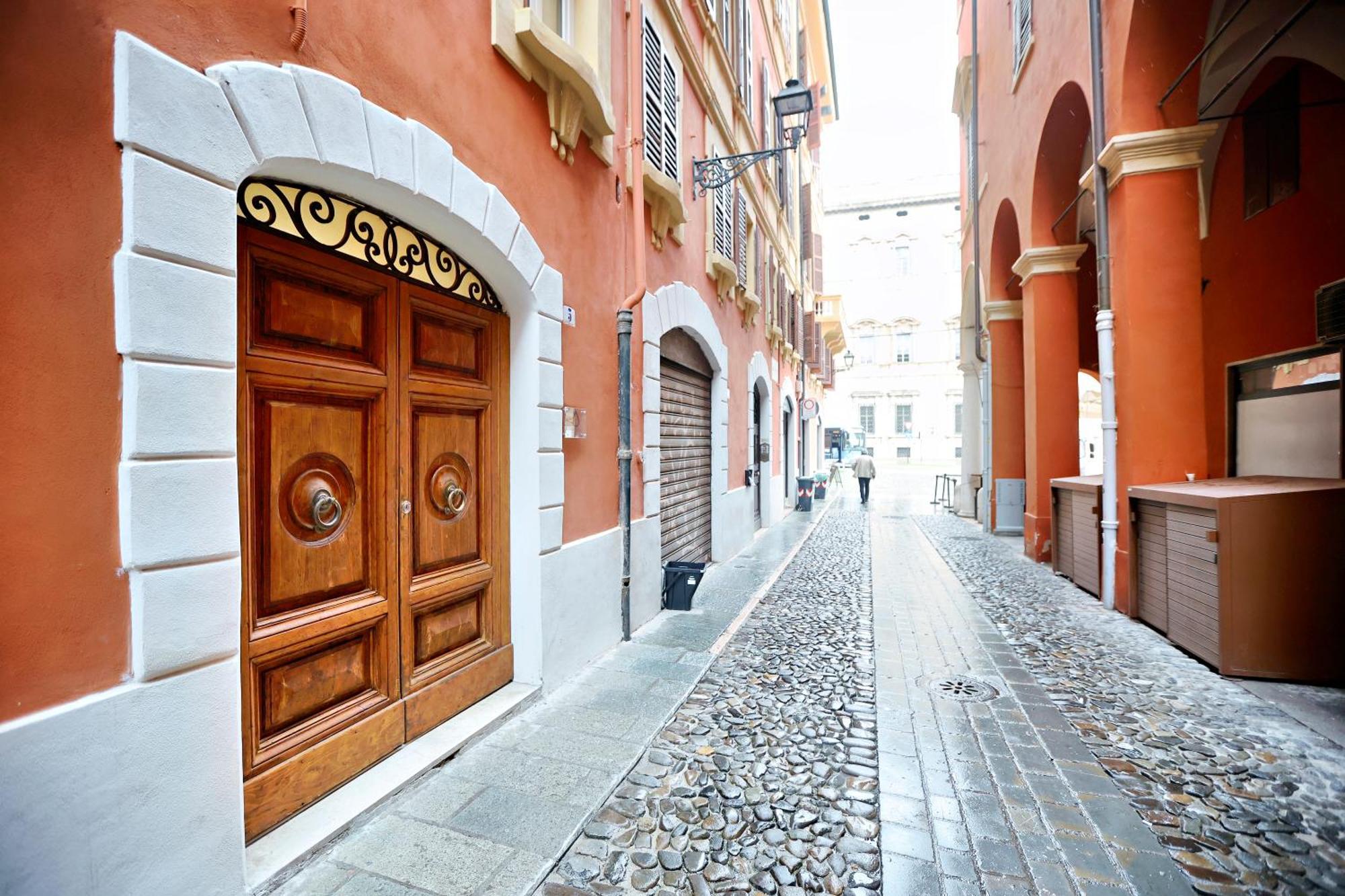 Loggia Dei Lovoleti Suite Modena Luaran gambar