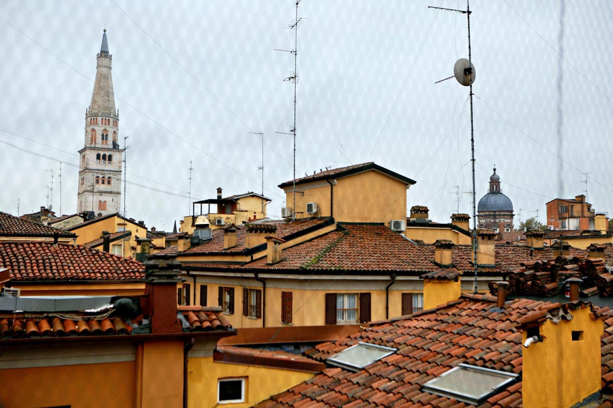 Loggia Dei Lovoleti Suite Modena Luaran gambar